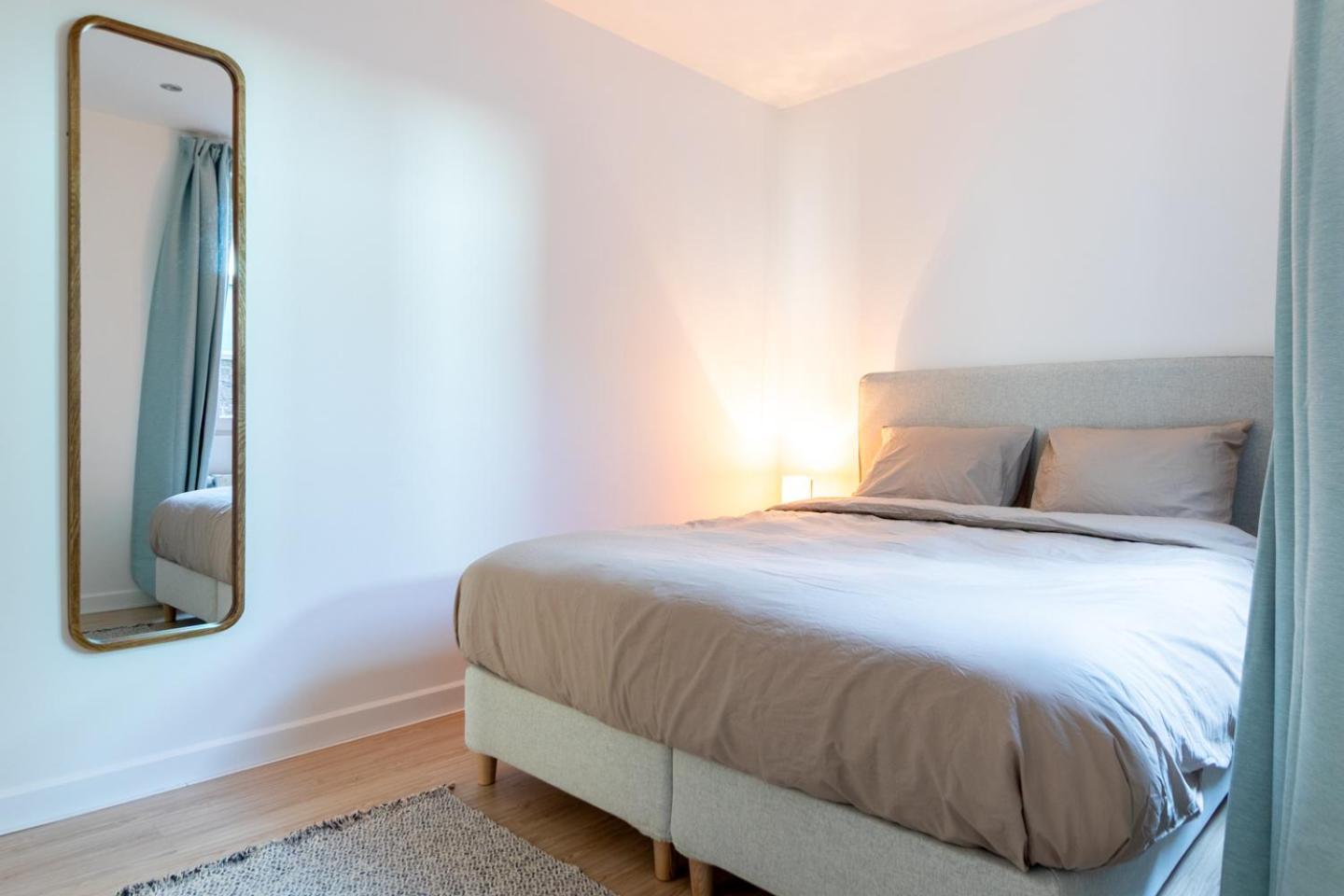 Bright, Spacious Apartments & Perfectly Located In The Heart Of เกนต์ ภายนอก รูปภาพ