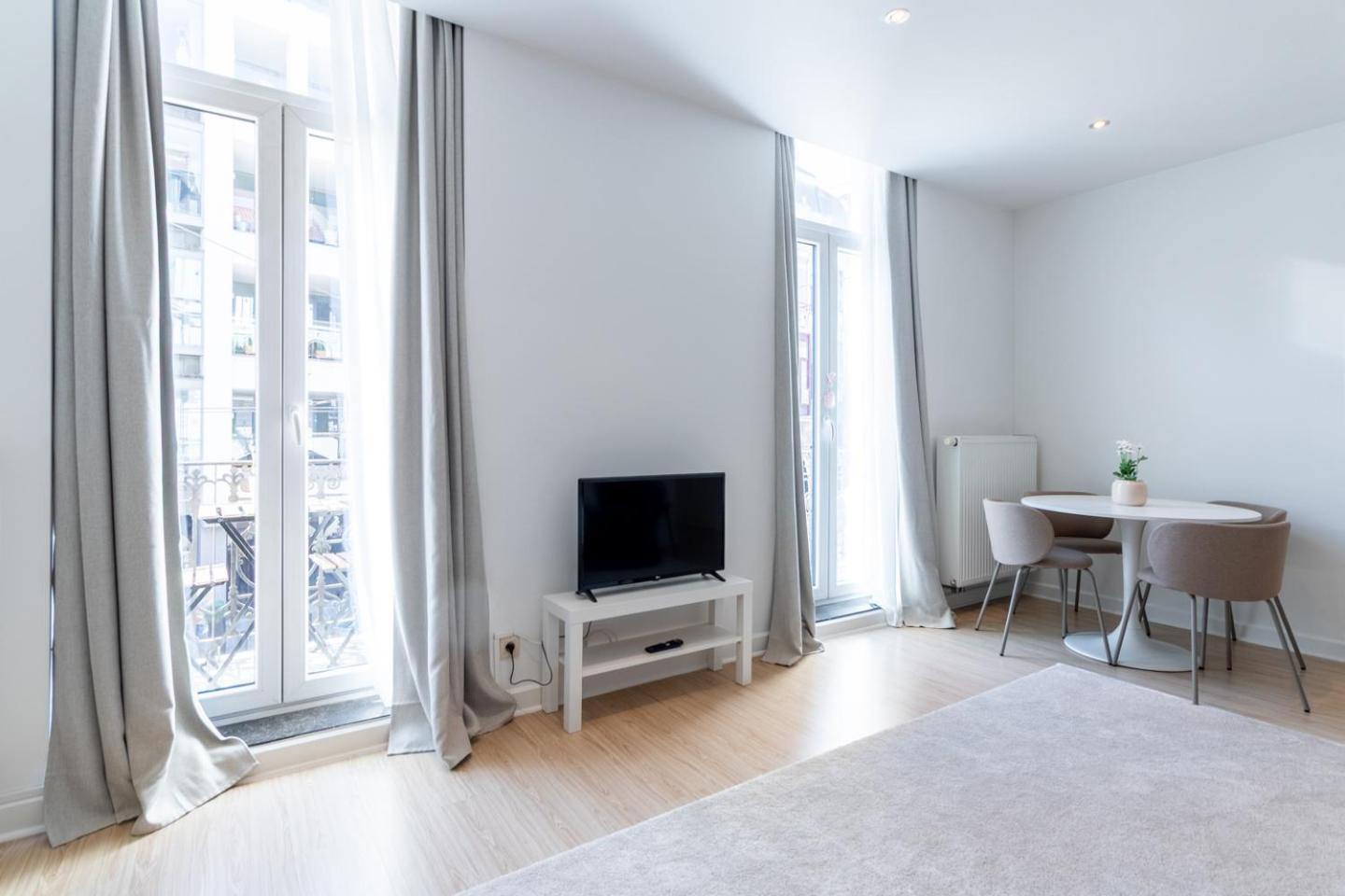Bright, Spacious Apartments & Perfectly Located In The Heart Of เกนต์ ภายนอก รูปภาพ